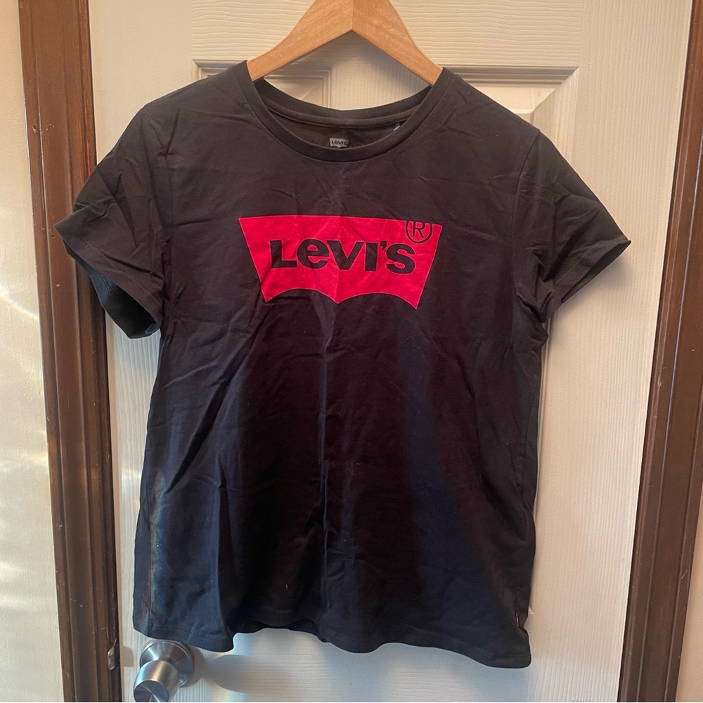 NWT Levi's Black T-Shirt with Red Logo